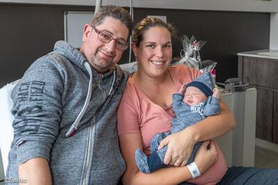 De ouders met David, de 1000ste baby die in 2022 werd geboren in OLV Aalst