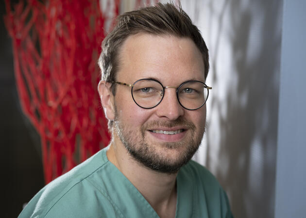 Dr Koen DeSchouwer
